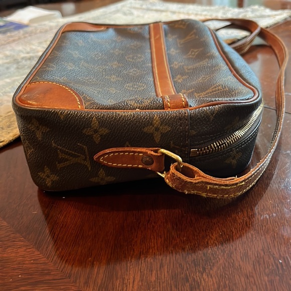 Louis Vuitton TROCADÉRO LEATHER CROSSBODY BAG - Picture 4 of 16